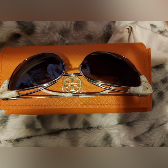 Tory Burch Silver frames /Pearlish detail Sunglasses with Brown Lenses - Picture 3 of 5